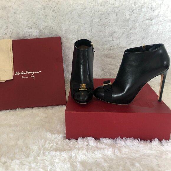 Salvatore Ferragamo heel booties, size 9, black - Picture 1 of 4